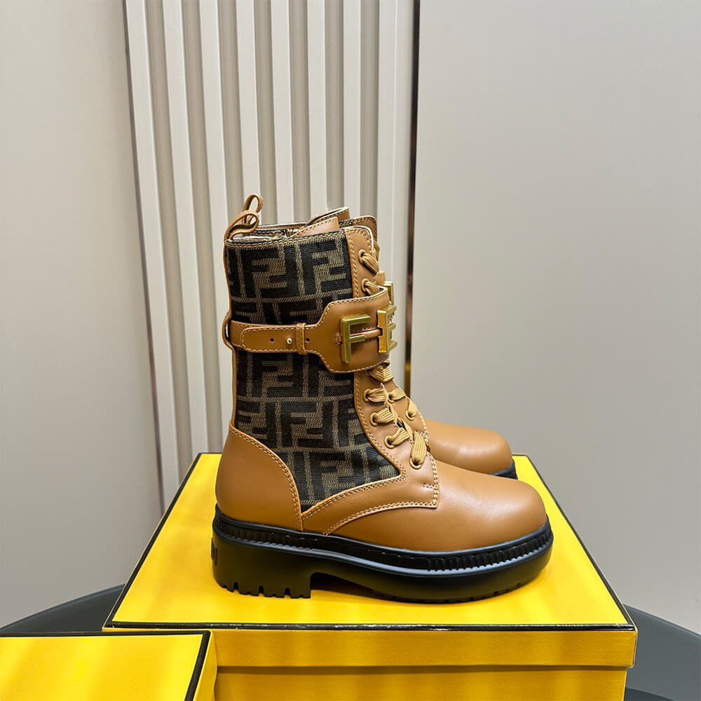 F**di F**digraphy logo-plaque leather boots